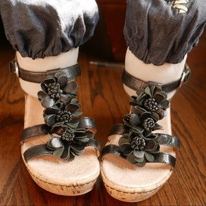 NWOT B.O.C. Cork Wedge Sandal Black Size 8/38